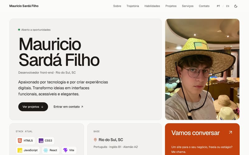 Página inicial deste portfólio, com o nome Mauricio Sardá Filho e a foto ao lado